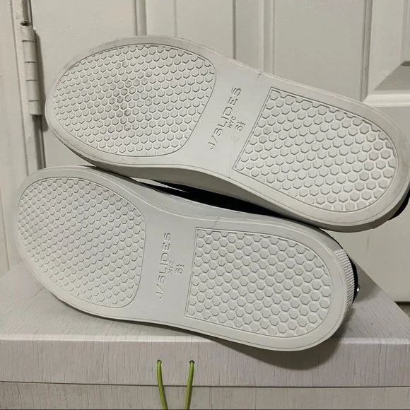 LAST CHANCE ⚫️ NWOT J/SLIDES 6.5 Metallic Sneakers ⚫️ - Picture 5 of 6